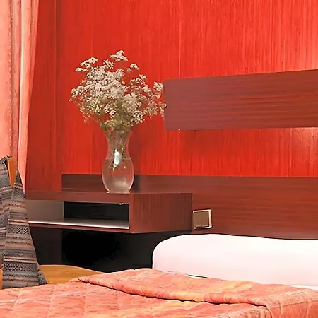Camelia International 2*